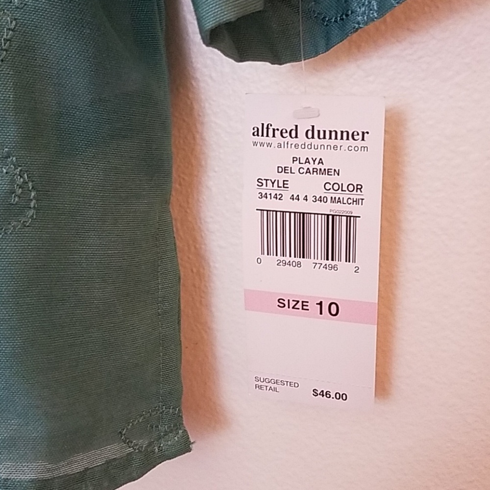 NWT Alfred Dunner Sage Green Embroidered Blouse Top 10 - Picture 4 of 8